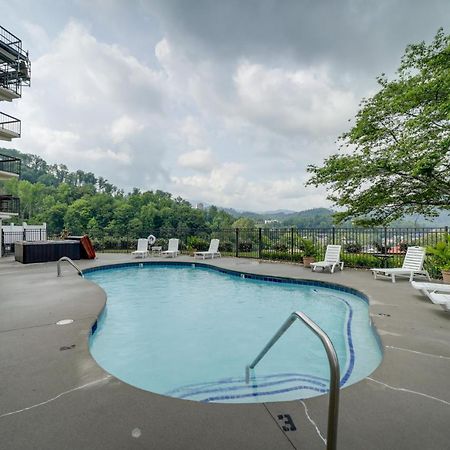 Stylish Gatlinburg Condo With Pool Walk Downtown! Exterior photo