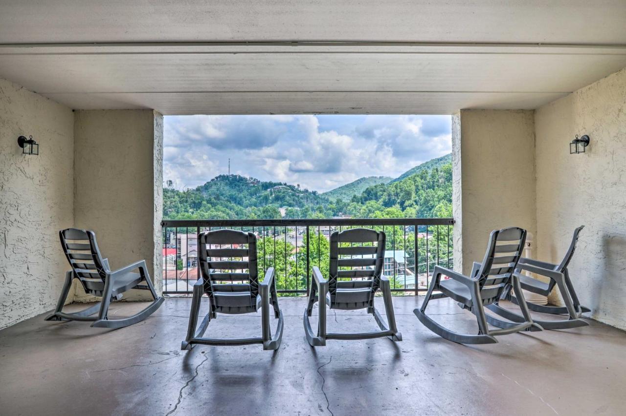 Stylish Gatlinburg Condo With Pool Walk Downtown! Exterior photo