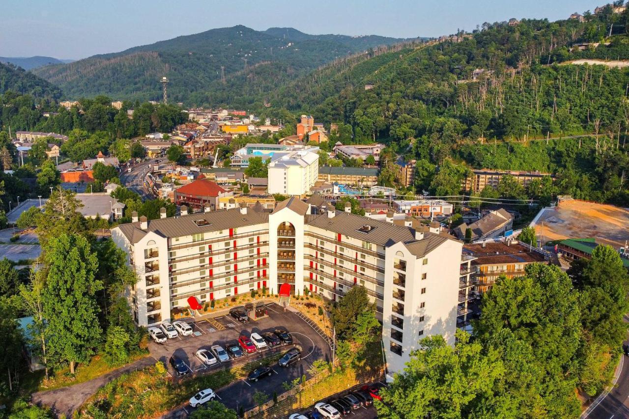 Stylish Gatlinburg Condo With Pool Walk Downtown! Exterior photo
