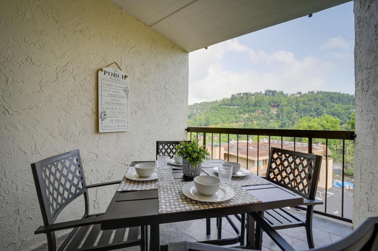 Stylish Gatlinburg Condo With Pool Walk Downtown! Exterior photo
