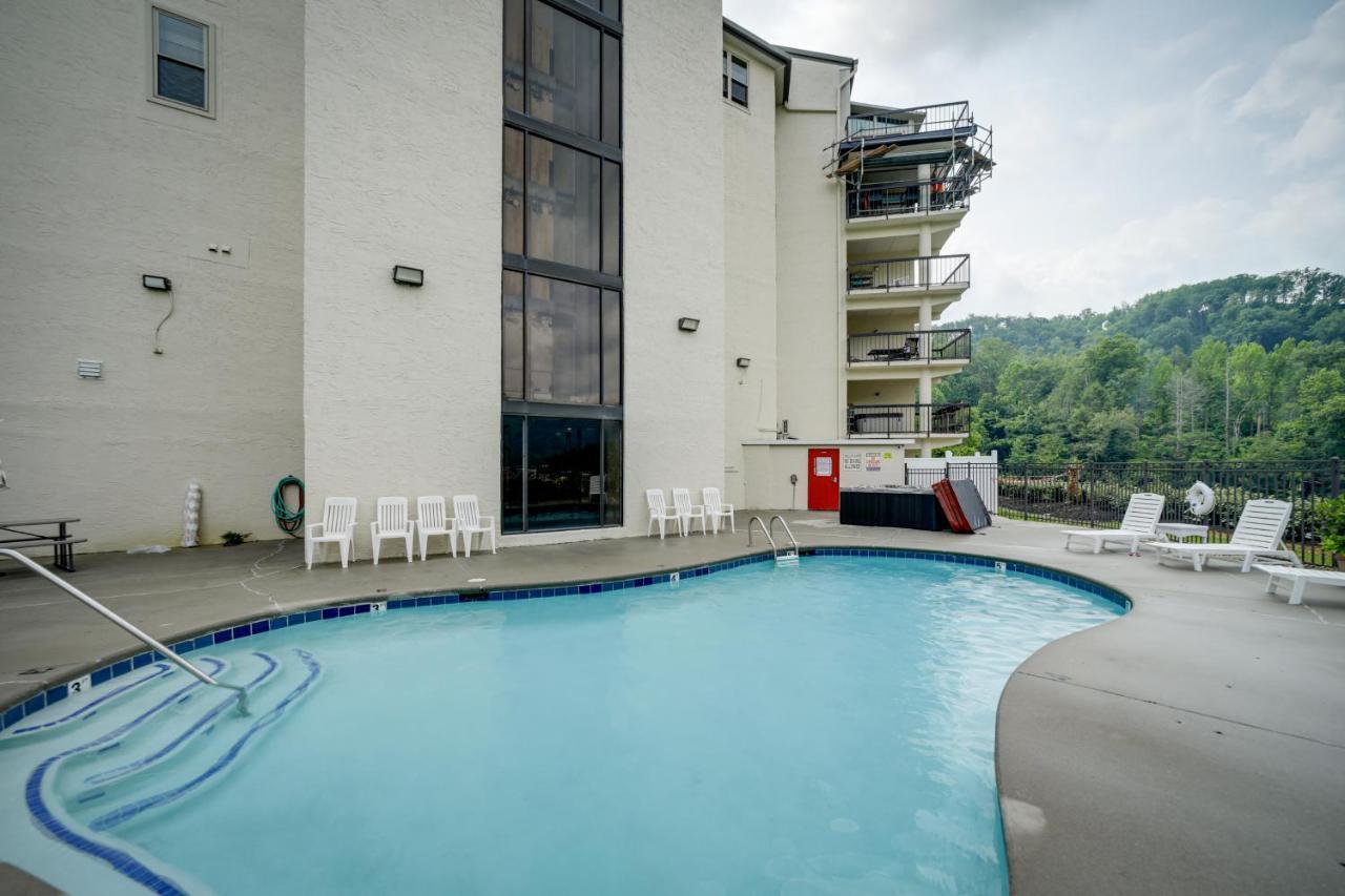 Stylish Gatlinburg Condo With Pool Walk Downtown! Exterior photo